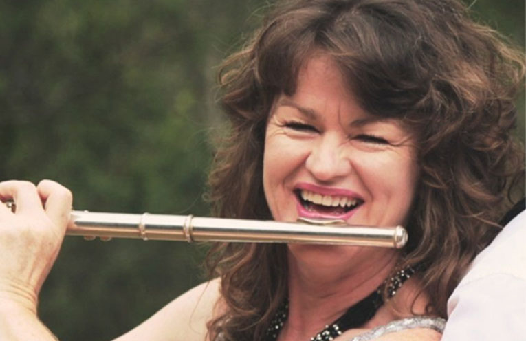 Musical versatility at Valla Beach markets