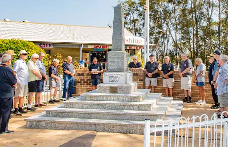 Plaque unveiled in honour of veterans’ champion Bob Crisp