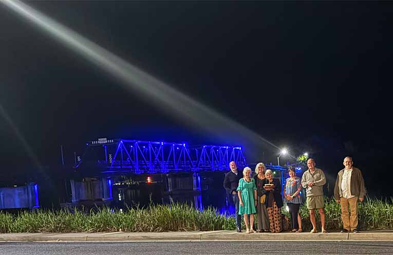 Blue for the bridge as Macksville marks Neuroendocrine Cancer Day