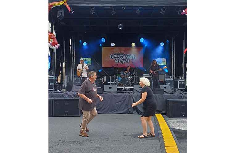 After opening the event, Mayor Gary Lee and 2NVR program host Lizzie danced to the music of the Mitch Burgess Trio. Photo: Mick Birtles.