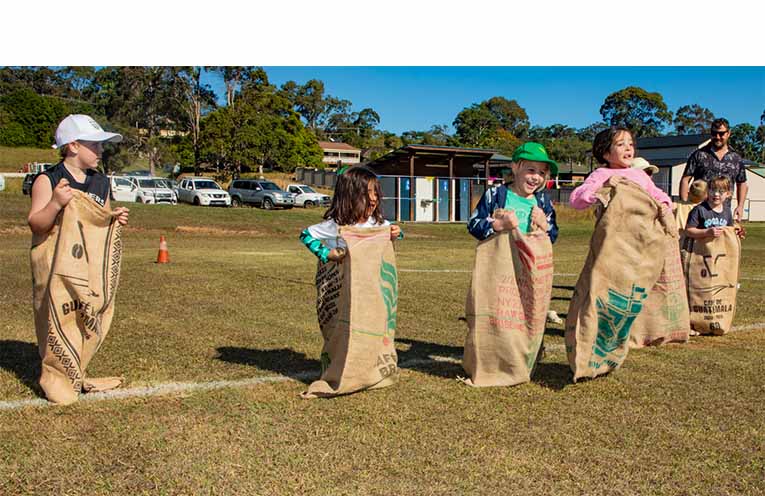 Local children participated in sack races around the 2nd Annual Valla Gift.