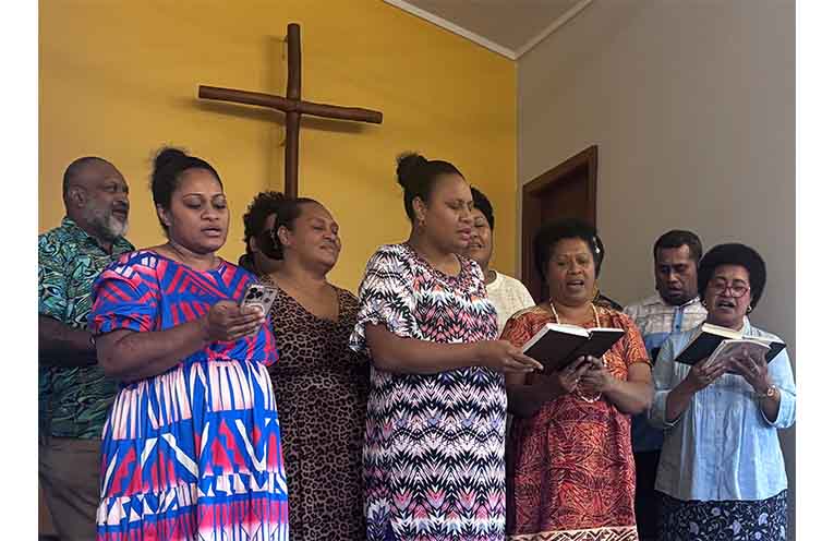 Lavenia Cakakaka with the Fijian singers.
