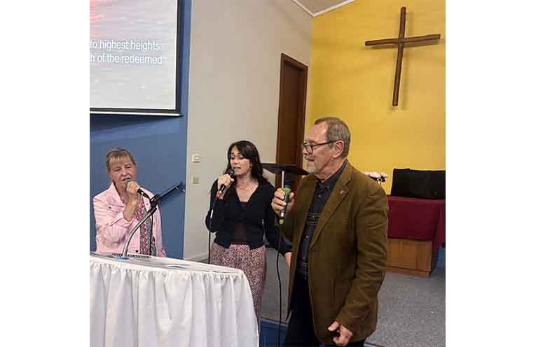 Worship singers Birgit Coote, Karra Thompson and Ray Budge.