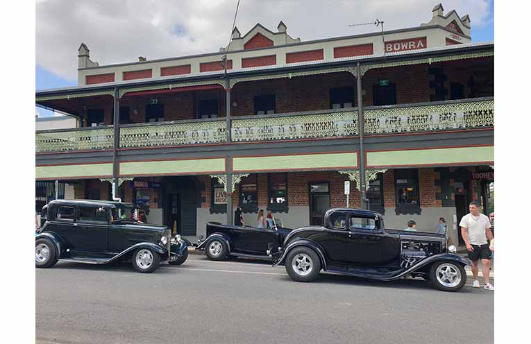 Back in time at the Bowra Hotel with Hot Rods on High Street. Photo: Sharon Jane.